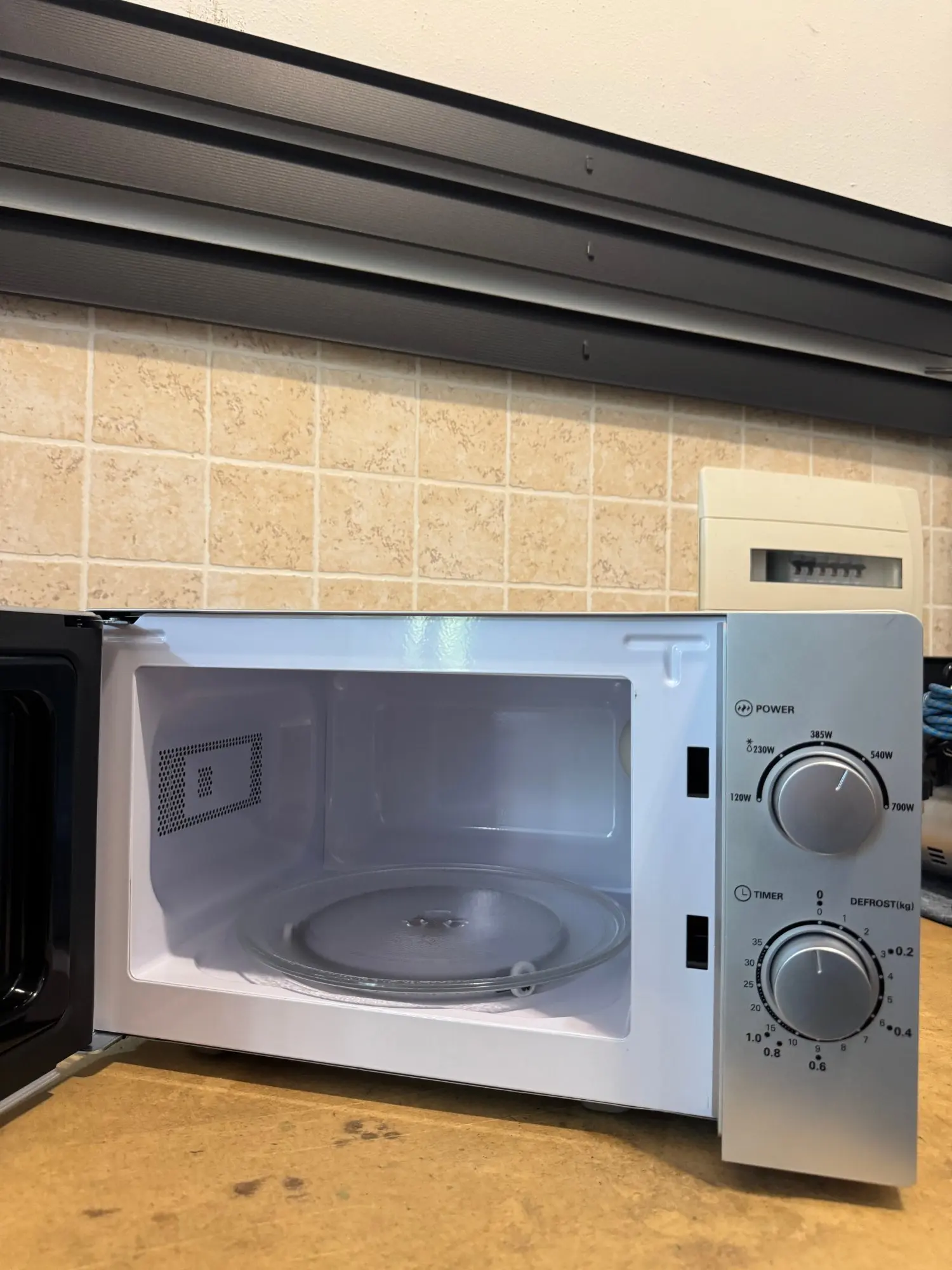 Comfee CMSN 20 SI forno a microonde 20 L 700 W argento con scongelamento