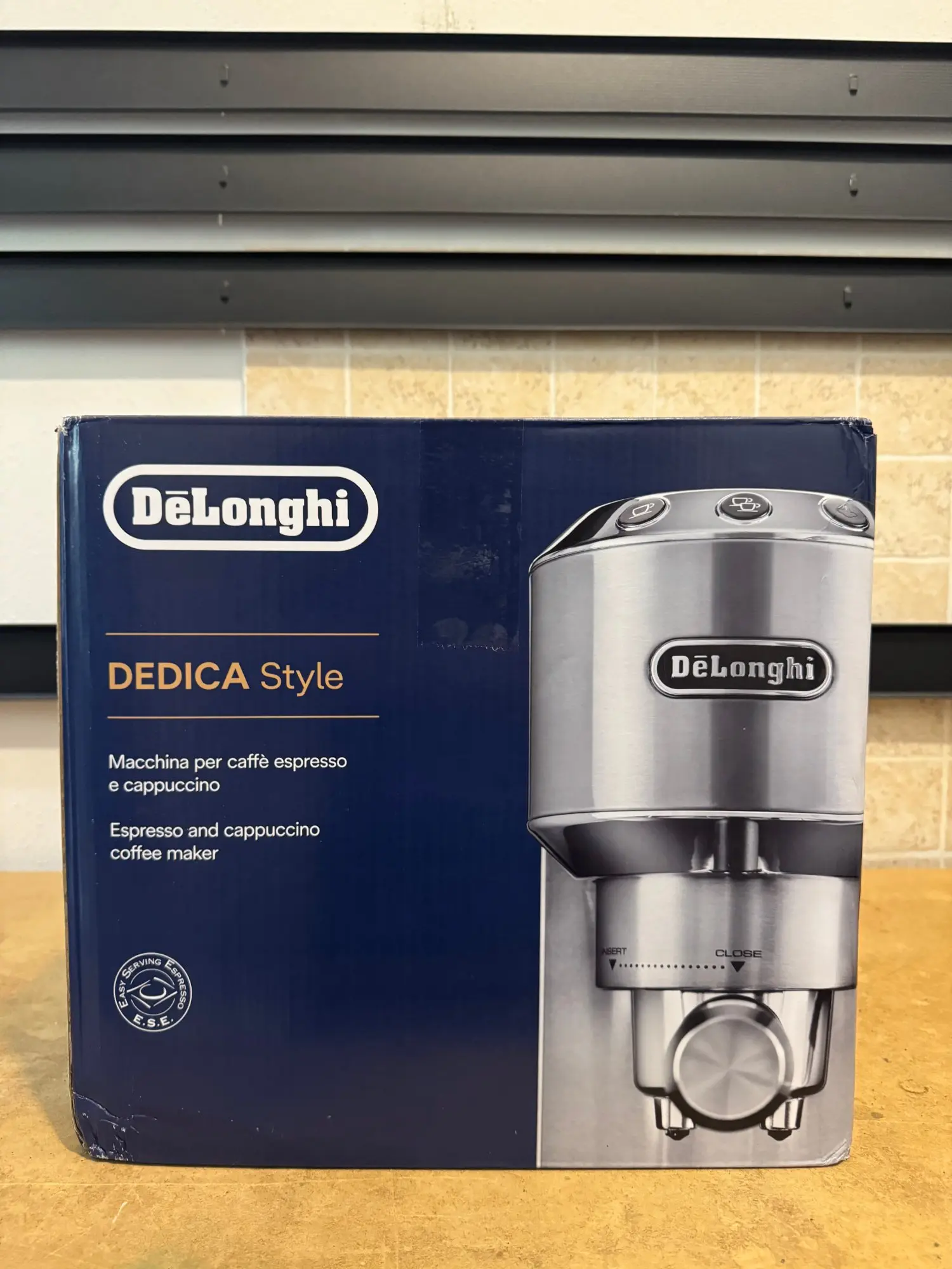De'Longhi Dedica EC685.M macchina espresso inox per caffè e cappuccino